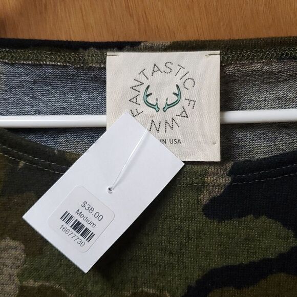 Fantastic Fawn camo long sleeve, NWT medium - Picture 4 of 5